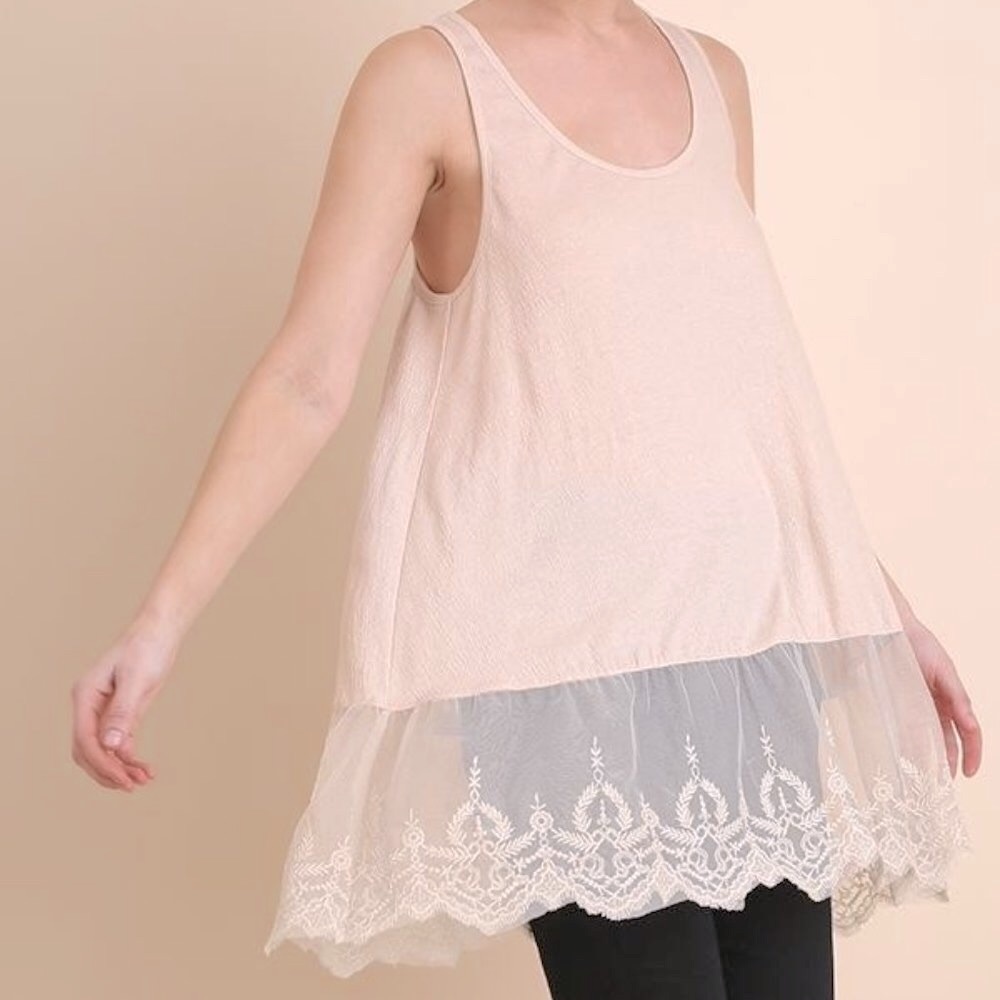 ✴️LAST ONE✴️ SIZE SMALL ☀️LACE HEMLINE TANK WITH CRINKLE FABRIC IN OATMEAL - Picture 2 of 7